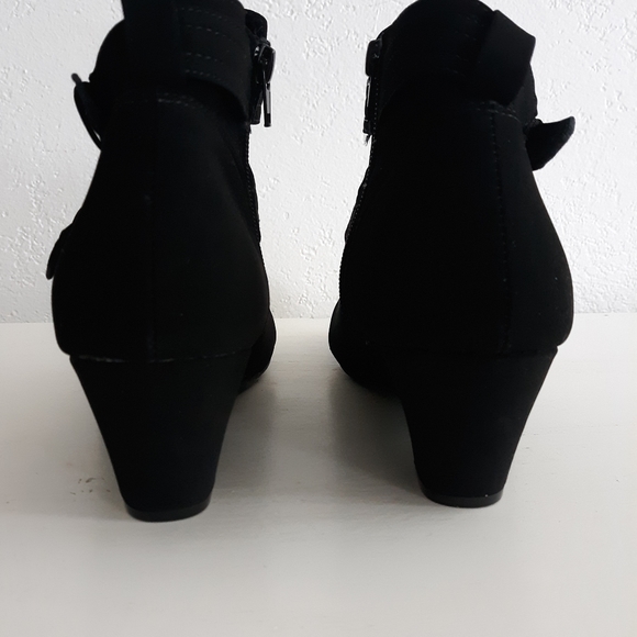 Unworn black wedge booties size 10 - Picture 5 of 13
